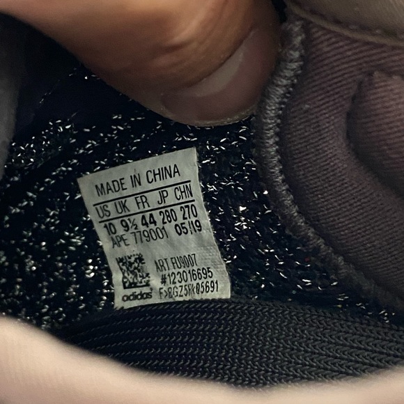 Authentic Yeezy Boost 350 Black reflective - Picture 6 of 6